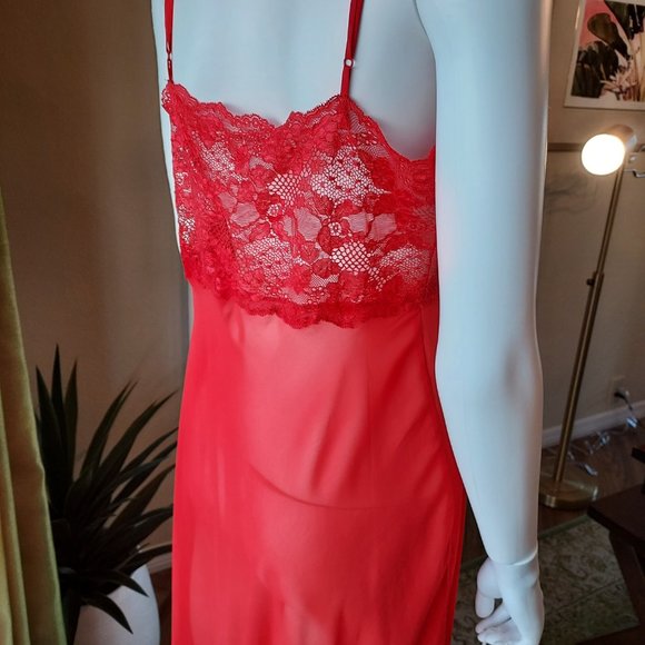 Victoria's Secret sexy red lace night gown. - Picture 5 of 7